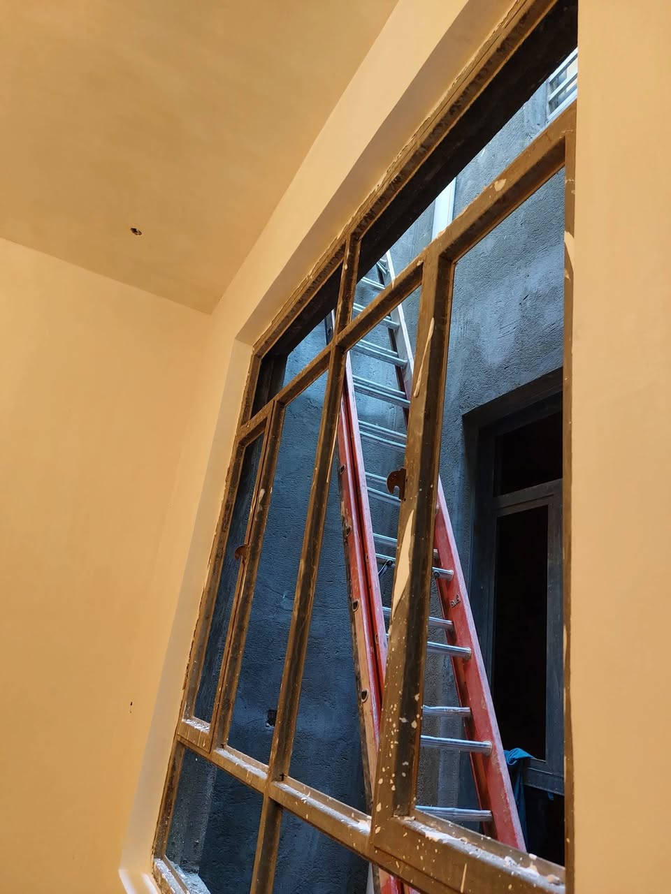 خلفه جص وبورك درجى اولى 
حاليا متفرغ جزه من عملنا
***********
