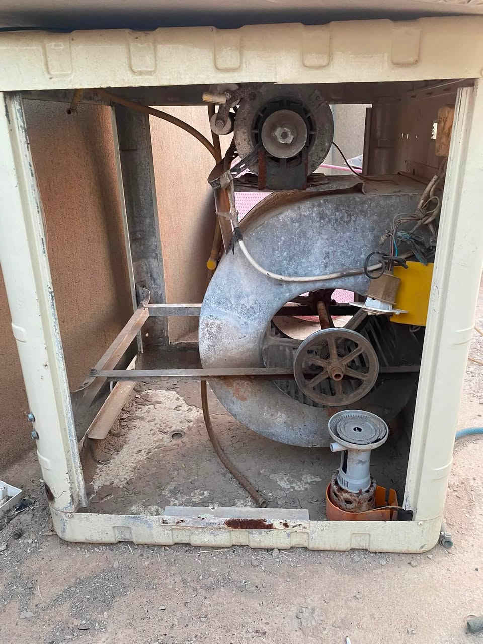 سلام عليكم ركز بالمنشور قبل لا طبلي خاص مبردات ثنين حجم ثنين ونص الحجم الجبير   الاوله الي لونه اخضر. تشتغل ونضيفه ماطور نحاس اصلي سعره 85 وبيه مجال الثانيه لونه ابيضّ ماعرف شبيه من تخليه بالكهرباء تفصل الكهرباء  ماعرف خلل بالماطور بالربط  ابيع كشر بدون ماطور كامله ببيبان وكلشي قيم وآخذ جماعة 25 لا تراسلني رجائا متواجد خاص او واتساب ***********
