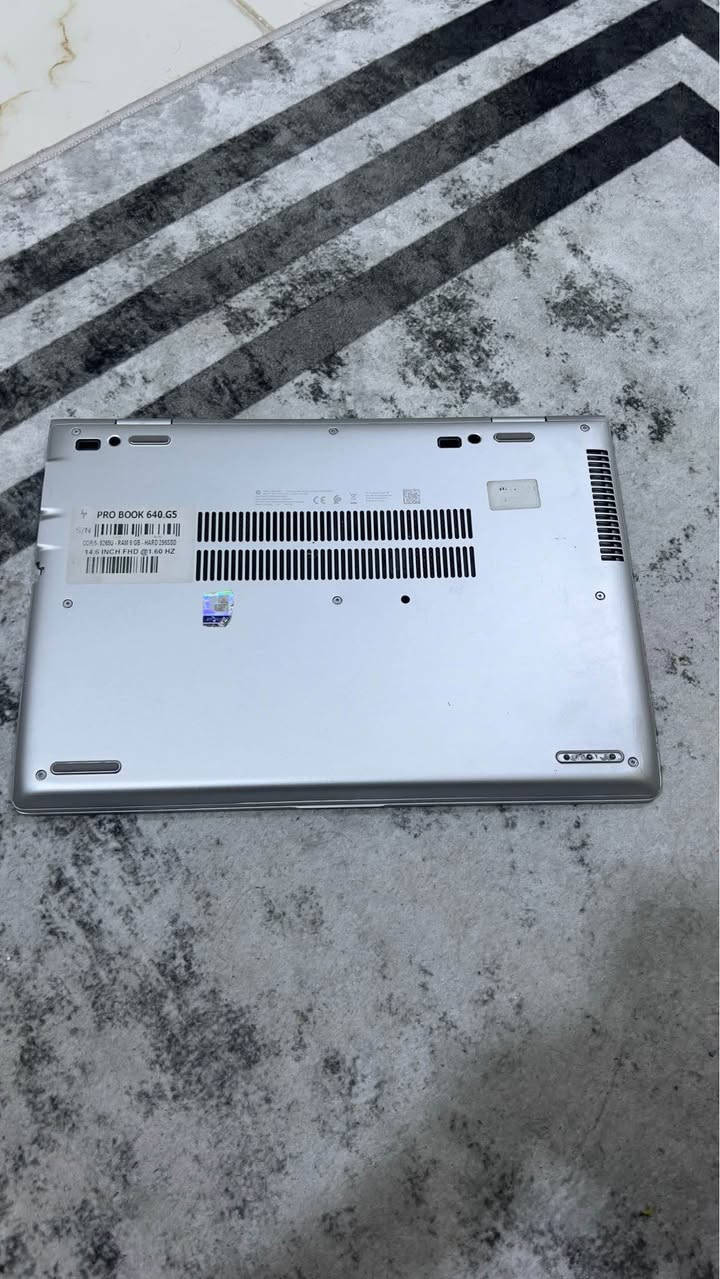 لابتوب HP 

المواصفات
Cori5-8265U
1.60GHz (1.80GHz)
كور اي 5 الجيل الثامن
هارد ssd 256 الافضل 
رام 8 -- 64bit

حالة اللابتوب 
اللابتوب مستعمل شبه جديد نظيف
نسبة النظافة 90‎%‎ ومابيه اي عيب 
وتگدر تفحصة وضمان الك اسبوع كامل استرجاع
 

الملحقات والهدايا
يجي مع اللابتوب شاحنة اصلية وكيبل اصلي
+ ماوس واير هدية + جنطة اصليه ماخذها ب 25 الف هدية + رام 32 هدية + فلاش 16 هدية
ملاحظه // الهدايا  كلهن اصليات الي يجن وي اللابتوب وكلهن غاليات وسعر القطعه اقل شي 15

المميزات
اللابتوب مفرمت بالكامل ويندوز 11 اصلي مايحتاج تفرمته او تنصب او تعاريف كلهن كاملات تقريبا

السعر
سعر اللابتوب 250 الف قفل مع كامل الملحقات
اللابتوب نظيف جدا ووارد اوربي يعني افضل شيى بالسوق

للتواصل
08738410371 واتساب
*********** شريحة
او التواصل على الماسنجر

ملاحظة \\ يتوفر توصيل البصرة, العراق
