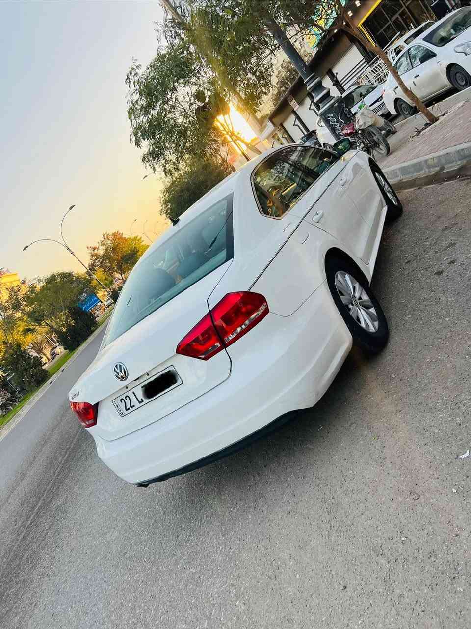 السلام عليكم
باصات 2014 وارد خليجي
المواصفات : 5 مواصفات المعروفة 
_ _كشنات تدفئه  
_ _شاشه جبيرة 6 اقراص 
_ _تحديد سرعه  
_ _تحكمات استيرن 
_ _ حساس مطري بالماسحات 
_ _ تبريد قطعتين 
وباقي مواصفات معروف
وسياره مال بيت ونظيفه حيل
هزه راقم سنويه بسمي لحد 2031 كول جديد 
‏ما شاء الله سيارة كلش نظيف مرتب بدون مصرف 
سياره جاهزه صدر امامي خلفي جديد 
بى 4مكان شبر صبغ بدون دواخل بدون ايرباك 
تخم تاير  جديد  دينار مابى مصرف 
 سياره ‏كلش نظيف مثل ما واضح في الصورة 
سيارة حيل نظيفة ماتحتاج دينار وبالعافيه عالياخده 
سعره 127 خابر صاحب السيارة ***********
مكان سياره كركوك 
 ‏ملاحظة إني مكلف الناشر ما أجاوب على التعليقات ما متواجد عالفيس شراي خابر صاحب السيارة وتحياتي للجميع
