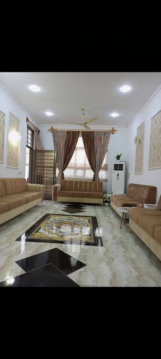بيت للبيع مجاور الإمام بكر بن علي عليهما السلام المساحه ٣٠٠متر طابو زراعي سند ٢٥تحويل مباشر بناء جمهوري حديث ٢٠٢٤طابقين الأرضي ٢نوم +مطبخ حار وبارد+استقبال+هول عدد ٢+مجمع صحيات+صحيات خارجية كراج يأخذ سيارتين مع حديقه كبيره.الطابق الفوك غرفه نوم+مجمع صحيات . للاستفسار أكثر ***********ابومحمد

