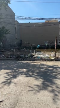 قطعة ارض للبيع المساحة / 215 متر واجهه / 11 الى ربع متر نزال / 20 متر ...