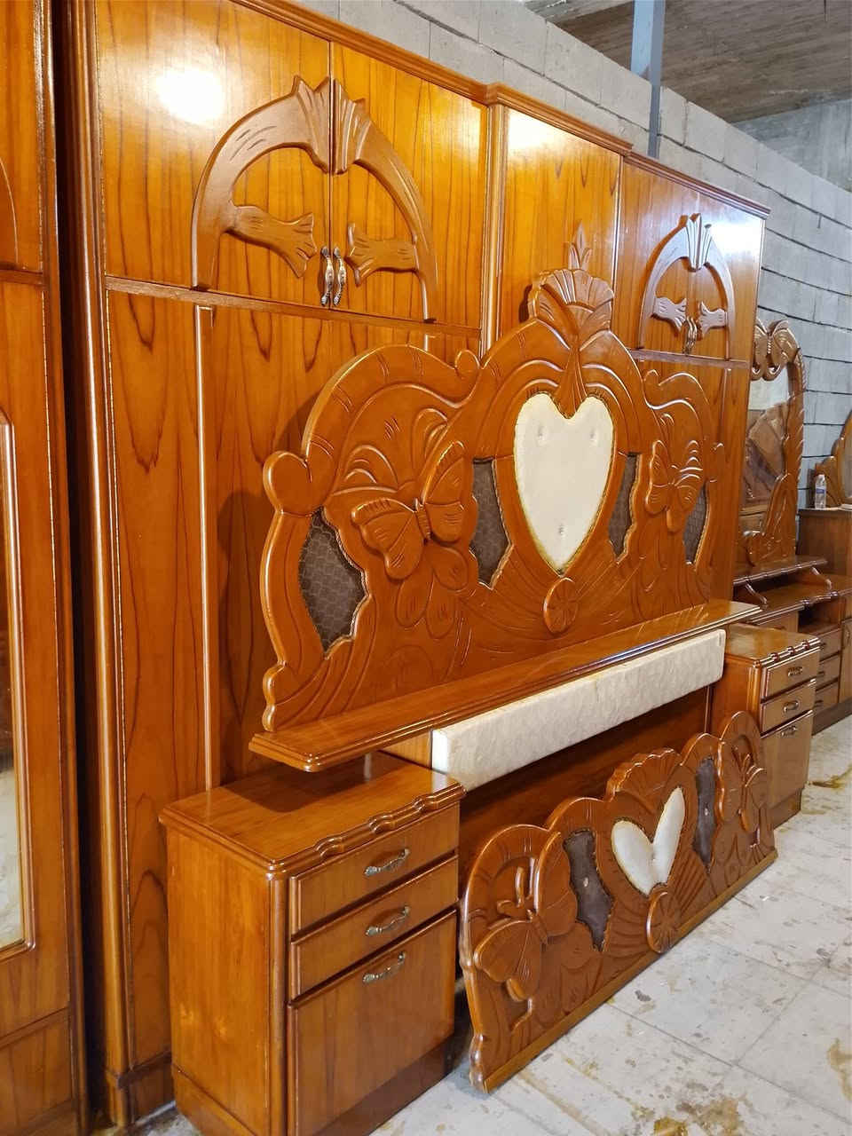 غرفه خمسه أبواب ملحق شغل ثكيل درجه اولى نضيفه جدا جدا غرفه حلوه اتصل على رقم ***********
