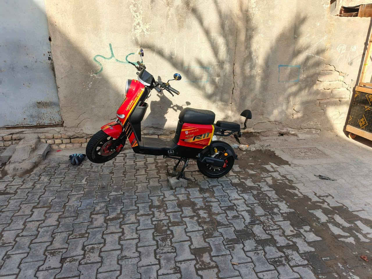 السلام عليكم دراجة شحن R11 للبيع دراجة اخت الجديدة تخبل ماشالله بطاريات جدد 2026 الحمر دراجة نضيفة الشراي يتصل ***********
***********
