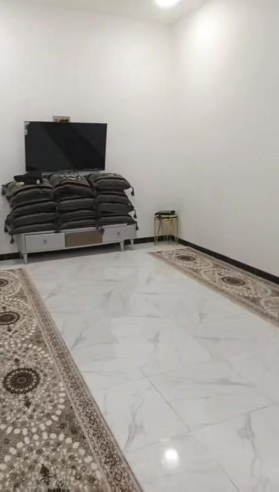 سلام عليكم ورحمه الله وبركاته 
صلي على محمد وال محمد 
بيت لبيع مساحه 100 مربع طابقين بناءه جديد صاله 6اشهر من مكمل 
بحي العلام يم حجي محمد سماعيل اعلام ثاني بيت جاهز 
استفسار على الارقام 
***********
***********

