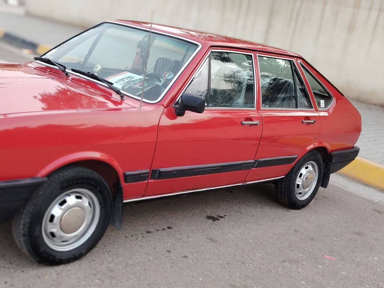 للبيع انتيكا برازيلي موديل 1986
السيارة بلادية على وضع الشركة مكفولة من الضربة مكفولة من الحادث 
.
صبغ جمالية فقط 
جاهزة كير ومحرك وحدادية كهربائيات جدد مكفولات 
.
تخم تاير جديد باتري جديد 
غرفة جديده 
.
كير 5 نمر 
.
رقم بغداد انكليزي سنوية جديده هزة جديدة 
.
تحويل مباشر بأي وقت يعجبك 
.
السعر 45 وبيها مجال بسيط 
مكان السيارة كربلاء 
للاتصال ***********
.
اخوان مكلف بالنشر 
السيارة مال صديقي الله شاهد 
الشراي يتصل على الرصيد واذا ما حصلته خابرة على الواتساب 
مع تحياتي 🌹
