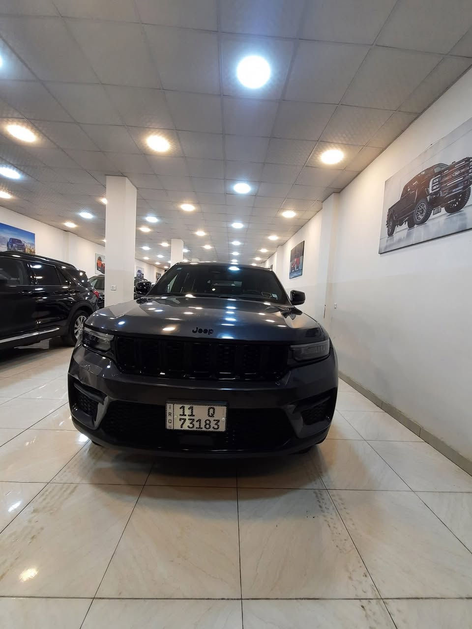 للبيع
سيارة جيب كراند شيروكي 2023

الضرر كلش بسيط بالجاملغ الخلفي اليسار ومعدل ع بارد فقط بدون اي دواخل السيارة كلش ضررها بسيط والنظافة فول 

السعر : 330$ ( مرقم بغداد ) وبيها مجال 

للاستفسار على هذا الرقم / ***********

المواصفات: 

المحرك: 3.6 لتر V6 بنزين

🔹 القوة: حوالي 290–293 حصان

🔹 ناقل الحركة: أوتوماتيك بـ 8 سرعات

🔹 نظام الدفع: عادة دفع رباعي 4×4 (قد يتوفر دفع خلفي في بعض الإعدادات)

🔹 استهلاك الوقود: متوسط جيد النسبي لسيارة SUV بهذا الحجم (حوالي 9.5–10 كم/لتر في الاستخدام

️ مقاعد أمامية مكسوة بجلد (أو جلد شبه فاخر مع لمسات Suede)

✔️ مقود مغطى بجلد مع تدفئة

✔️ مقاعد أمامية مدفأة

✔️ نظام تكييف هواء أوتوماتيكي مزدوج المناطق

✔️ شاحن لاسلكي للهاتف 

✔️ فتح وتشغيل السيارة عن بُعد 

شاشة نظام الترفيه Uconnect (تقريبًا بحجم 8.4 بوصة)

✔️ Apple CarPlay وAndroid Auto

✔️ نظام صوتي قياسي

✔️ منافذ USB

✔️ بلوتوث للاتصال والموسيقى 

️ عجلات 20-إنش تصميم Gloss Black (لون أسود لامع)

✔️ لمسات خارجية سوداء 

✔️ مصابيح LED أمامية وخلفية

✔️ شبكة أمامية بلون مميز لمظهر رياضي

✔️ زجاج خصوصي وخطوط تصميم أنيقة  

� نظام مراقبة النقطة العمياء 

🔹 نظام الفرامل التلقائي في حالات الطوارئ

🔹 حساسات وكاميرا خلفية للركن

🔹 مساعد ثبات السيارة (ESC)

🔹 أنظمة تحكم في الجر والتضاريس
