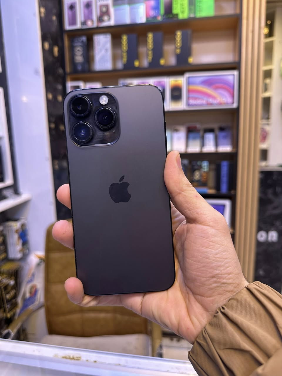 14 برو ماكس لون بنفسجي
ذاكره 256…. بطاريه 87
الجهاز بلادي ما مستبدل أي قطعه / بدون باكيت
سعره 890 ألف فقط
..
14 برو ماكس لون الأسود. بس الفطر الي بصوره بكد الشعرايه
ذاكره 521…بطاريه 95 
الجهاز ما مستبدل أي قطعه / بدون باكيت
سعره 840 ألف فقط 
متوفر يم سنتر الحربي الرمادي شارع السينما فرع الأول يسار 
بصف مكتبه بغداد 
للتواصل خاص أو اتصال أو واتس
***********
