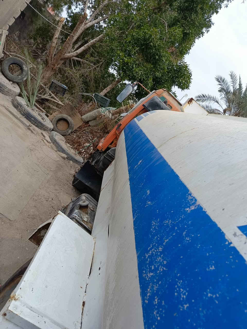 السلام عليكم تنكر للبيع ازوزه مكينه إلبه مكينه جديدة ستوه مجفته 8 طن الرقم انشائيه موديل 19933
مكينه 6 سلندر  
الاستفسار. ***********
العنوان البصره أبي الخصيب 
السعر 55 وبيه مجال قليل
