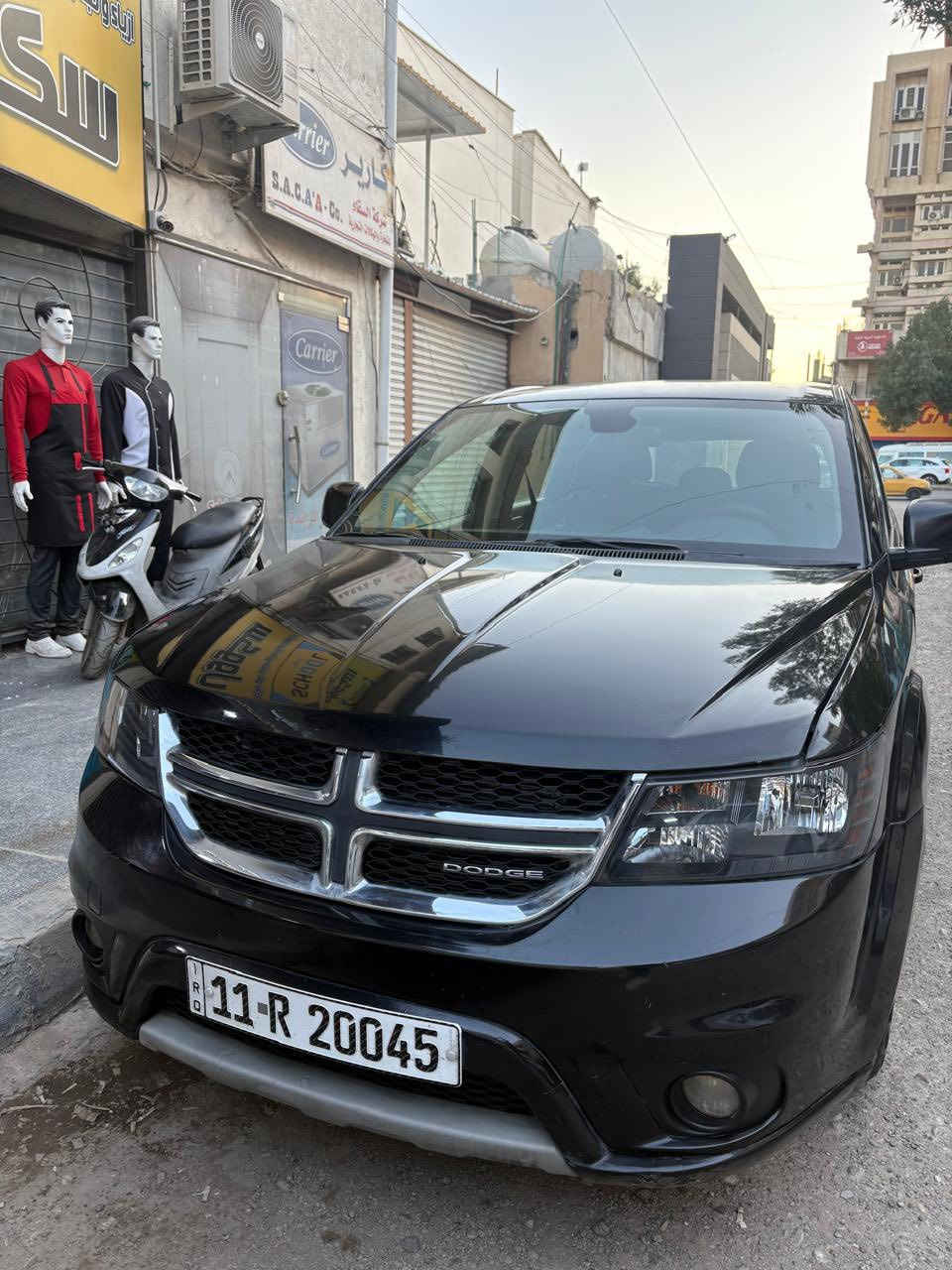 السلام وعليكم دوج جورني موديل ١٢ فول عده الفتحه تشغيل عن بعد بصمه سياره بيها ٤ قطع صبغ بدون اي دواخل محرك الفين و ٤٠٠ عارضها ٩٥ وبيها مجال حق الجيه مكان السياره بغداد الدوره***********
