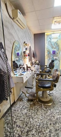 بخصوص المحل مو للإيجار بس الأغراض للبيع كلهن بيعه وحده رايدهن ب مليوني...