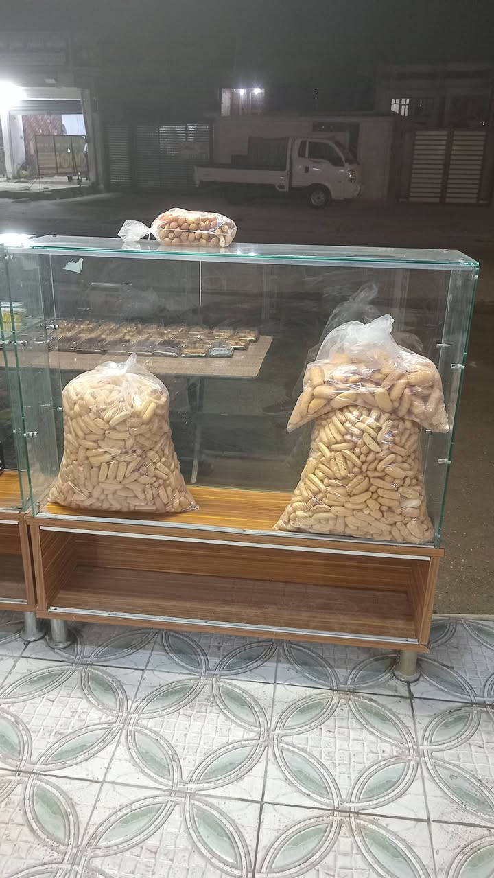 سلام عليكم
باترينات اثنين طول ١٢٠ الوحده 
السعر اثنيناتهن ١٢٥
***********
