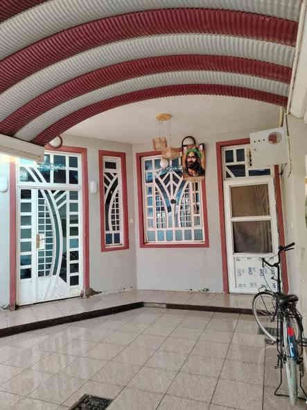 بيت طابو صرف للبيع ام الهوى الجديدة مقابل شارع الباشا فرع الحسينية و قريب على الشارع الرئيسي المساحة 220م البناء طابوق والسقف مسلح يتكون من استقبال و هول و صاله كبيرة و غرف نوم 2 ومطبخ و مناور 2 وصحيات خارجية و داخلية و كراج
 السطح فرشي البيت نظيف جدا و بيه اجازة بناء لطابوق الثاني  #للاستفسار_مراسلة_الصفحة
او الاتصال ***********
