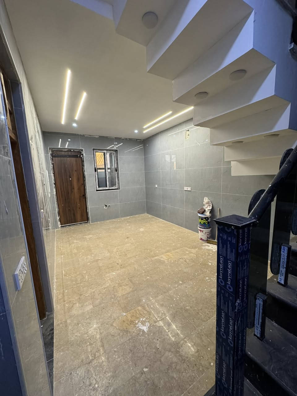 مشتملات تون ركن مع تشجير تجاري سكن لبيع في حي البنوك
المساحة 64م. التك الواحد بناء فول درجة اولى 

الواجهة 8

نزال 8

مدخلين صاله +مطبخ وخدمات طابق ثاني غرفتين نوم سويت  وبيتونه وسطح  

للاستفسار حيدر العادلي 

***********
