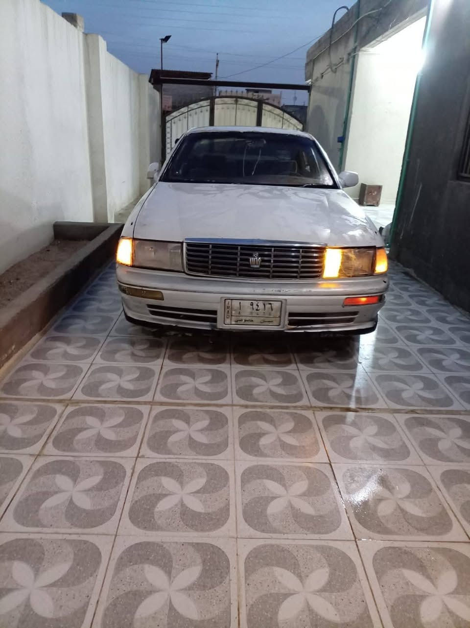 سلام عليكم بطه فصل رقم ميسان مستمسكات راعيه موجوده سنويه منتهية علما سياره ( نقل)  وراعيه جهازه مغلق وسنويتها سحب طبق الأصل ابيع كوم حديد  كوم حديد) سياره مكينه  بيها كازكيت وكير جديد تبريد يشتغل كهربائيات كلها شغله  حداديه نظيفه بس ابيع نص عمر بس دبلات فاكسات الوره تايرات نص عمر سياره ابيعها كوم حديد اتكفل سرقه وعشاير وعن الطلب ١٥ وبيها مجال قليل للشراي لمو شراي لا يخابر مكاني بصره***********
