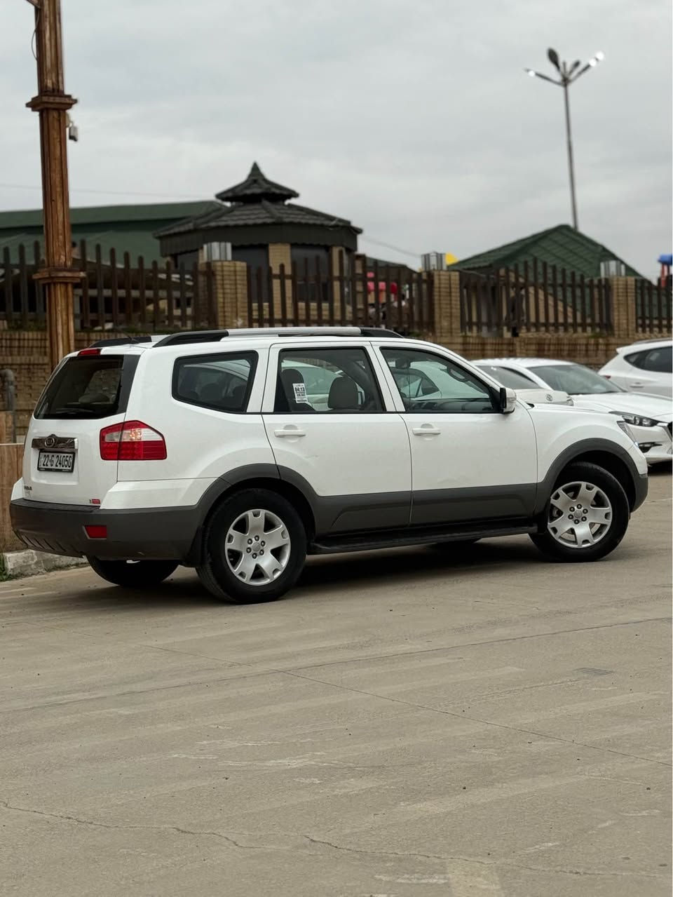 السلام عليكم. كيا مهاڤي .  2012. خليجي سياره نضيفه كلش بدون صبغ. بدون تعديل   بيها كم رصعه فقط. گير ومحرك بشرط ممفتوح  
المواصفات. 
كشنات 3 مقاعد 
تبريد 3 قطع 
داخل صاج 
سلايت  
شاشه ايباد 
حساسات خلفيه. 
كامره دواره. 
داخل صحراوي 
دوسه ترحيب 
بيها هوايه مواصفات. عنوان كركوك. 
***********
السعر 160. وبيها مجال كركوك, العراق
