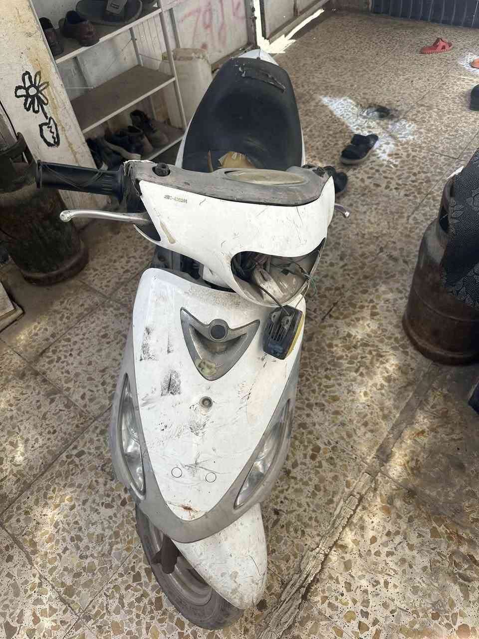 ماكس منغولي شغالة  بس الهندر طك   وصالنصة بيها صوت ابيعها كوم حديد  اوراقها كاملة كمرك وشراء معرض عنواني بغداد البلديات شارع المرور رقم السعر 250 الف الواتساب ***********
