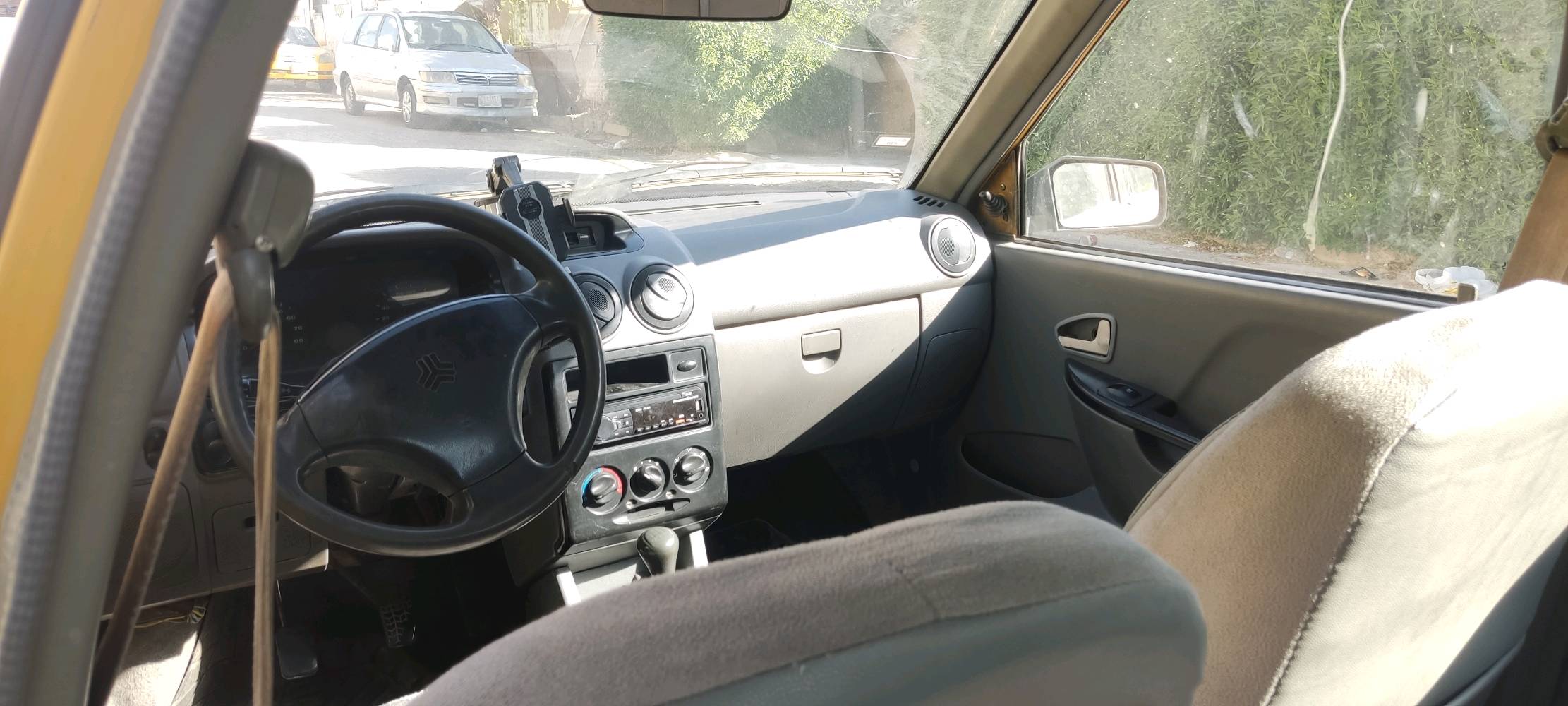 العنوان بغداد الزعفرانيه سعر البيع 18 غرامات اذا بيها عليه وهيئه على الشاري معمره تعمير كامل ارضيات ودوس كهربائيات كامله فقط التبريد يحتاج راديتر خارجي وداخلي الفريز ..دوشمه جديده غرفتها جدا نظيفه 