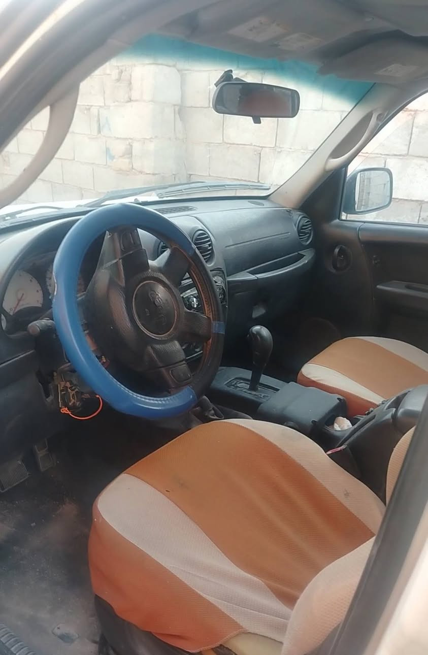 جيب لبرتي 2004 مزاد الداخلية ترقيم عالدولة اوراقها كاملة كير محرك جيد السعر 43 وبيها مجال بسيط للاستفسار الاتصال على الرقم *********** 
واتساب واتصال ( مكلف بالنشر )
