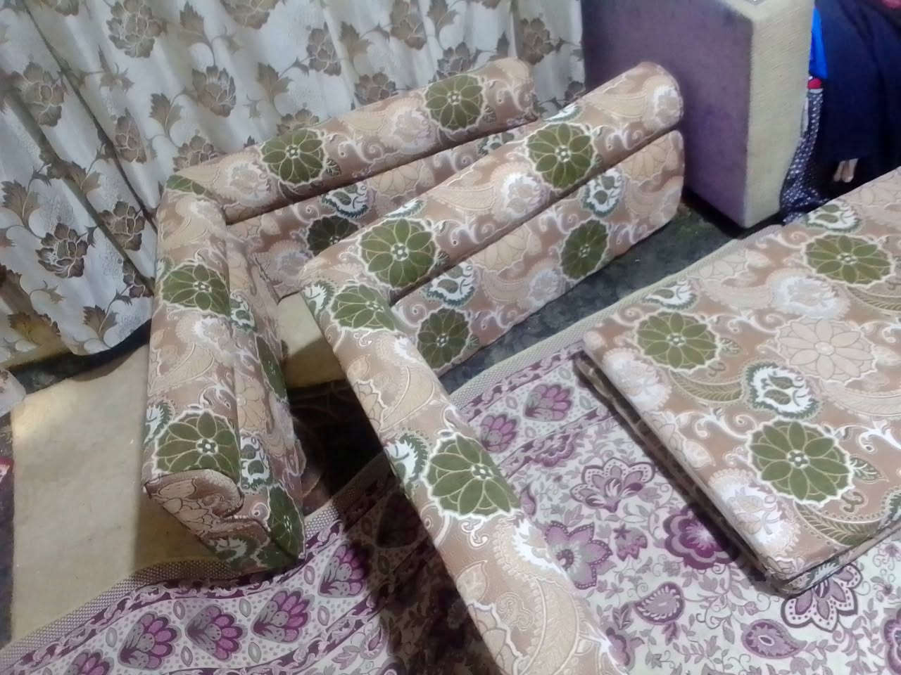 جلسه للبيع سفنج ثقيل حبيبات ١٤  متر السعر ١٥٠  الف مكانه كوفه  ***********
