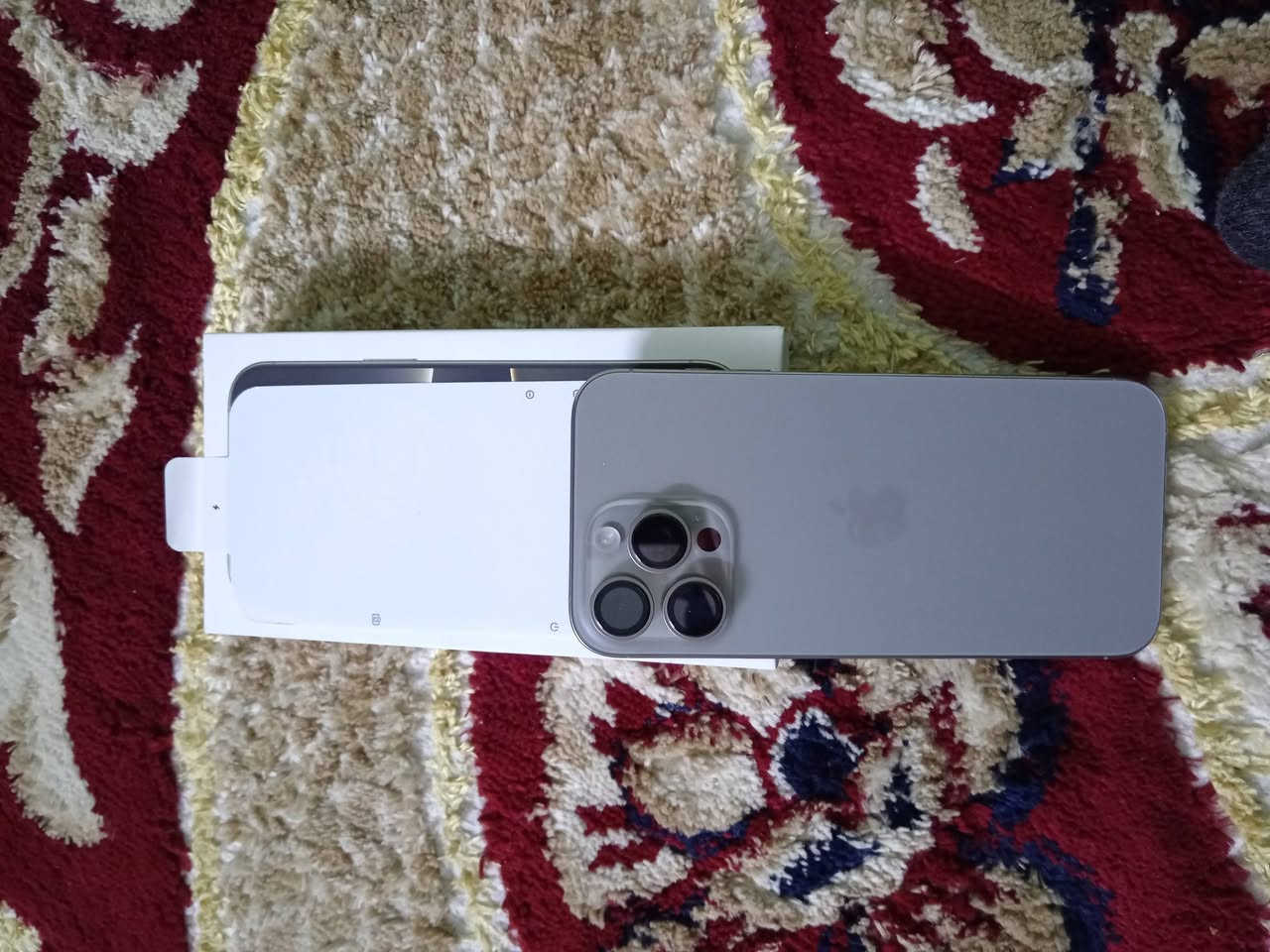 سلام عليكم ايفون 16 برو ماكس جهاز جديد لون تيتانيوم مشحون 4 مرات سعرة 1.500قفلة مكاني بغداد مدينه الصدر ***********
