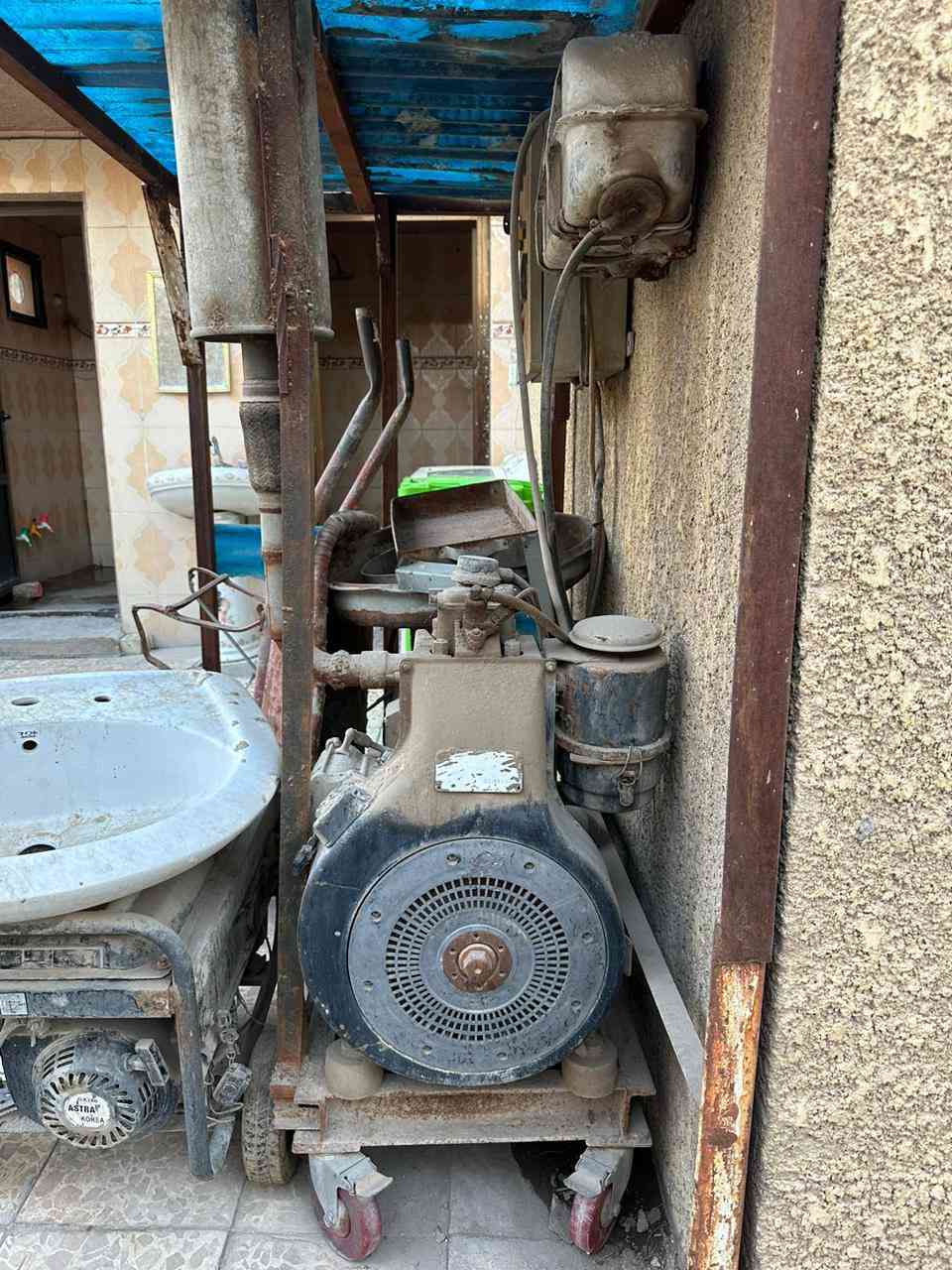 السلام عليكم مولدة بهاي الحالة بس اسويچة ضايع ابيعهة فحم لين ممشغلهة  رقمي *********** بغداد الكمالية
