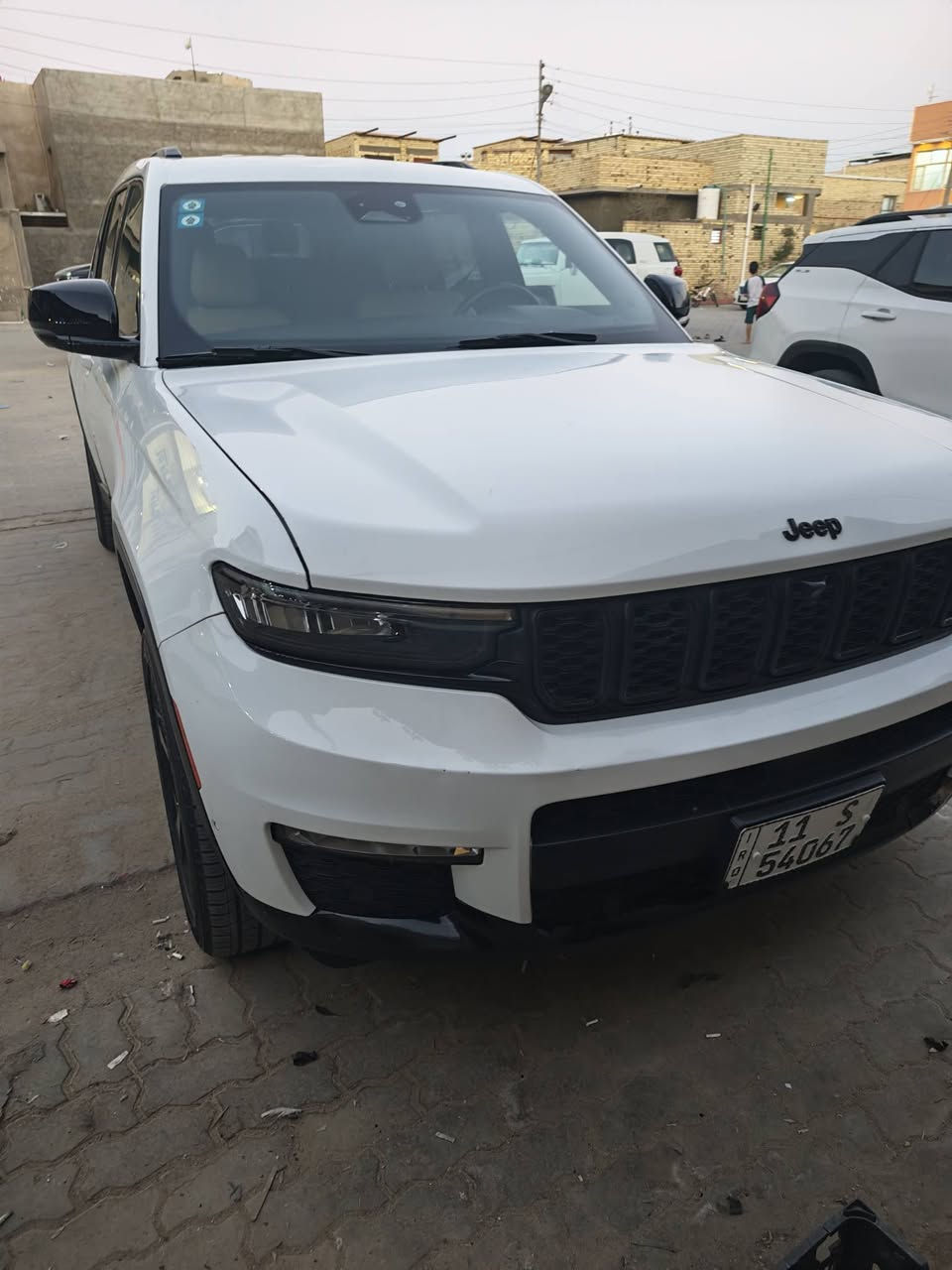 سيارة جيب كراند شيروكى ليميتد   7راكب الموديل:2023 رقم بغداد  مكفولة  كفالة عامة فقط بارد في الجاملغ الايسر جهة السائق
العداد:42الف ميل قابل للزيادة
المحرك: 3.6 
المواصفات:
*نظام دفع رباعي 4X4 متطور
*الصندوق كهربائي 
*رادار تفاعلي مع خاصية التوقف والانطلاق
*تحذير النقطة العمياء
*تحذير الخروج عن المسار
*نظام المحافظة على البقاء فى المسار
*خاصية المساعدة على التوجية فى التقاطعات لتفادى الحوادث
*حساسات امامية وخلفية
*كاميرات 360 للرؤية المحيطية
*المرآة الداخلية مزودة بشاشة لعرض الكاميرا الخلفية
*نظام مانع تصادم خلفى
*المقاعد الخلفية مدفأة
*مقعد السائق والراكب كهربائي
*مقعد السائق ذاكرة
*نظام ابل كار بلاى و اندرويد اوتو لاسلكي
*نظام صوتي فاخر
*دخول ذكي (بصمة)
*نظام التشغيل عن بُعد
*نظام التحكم التلقائي في الضوء العالى
*ماسحات زجاج أمامي حساسة للمطر

*انماط قيادة متعددة رياضية وللطرق الوعرة

البصرة شط العرب الاكوات

السعر : 320بيه مجال بسيط 
الاتصال :***********
