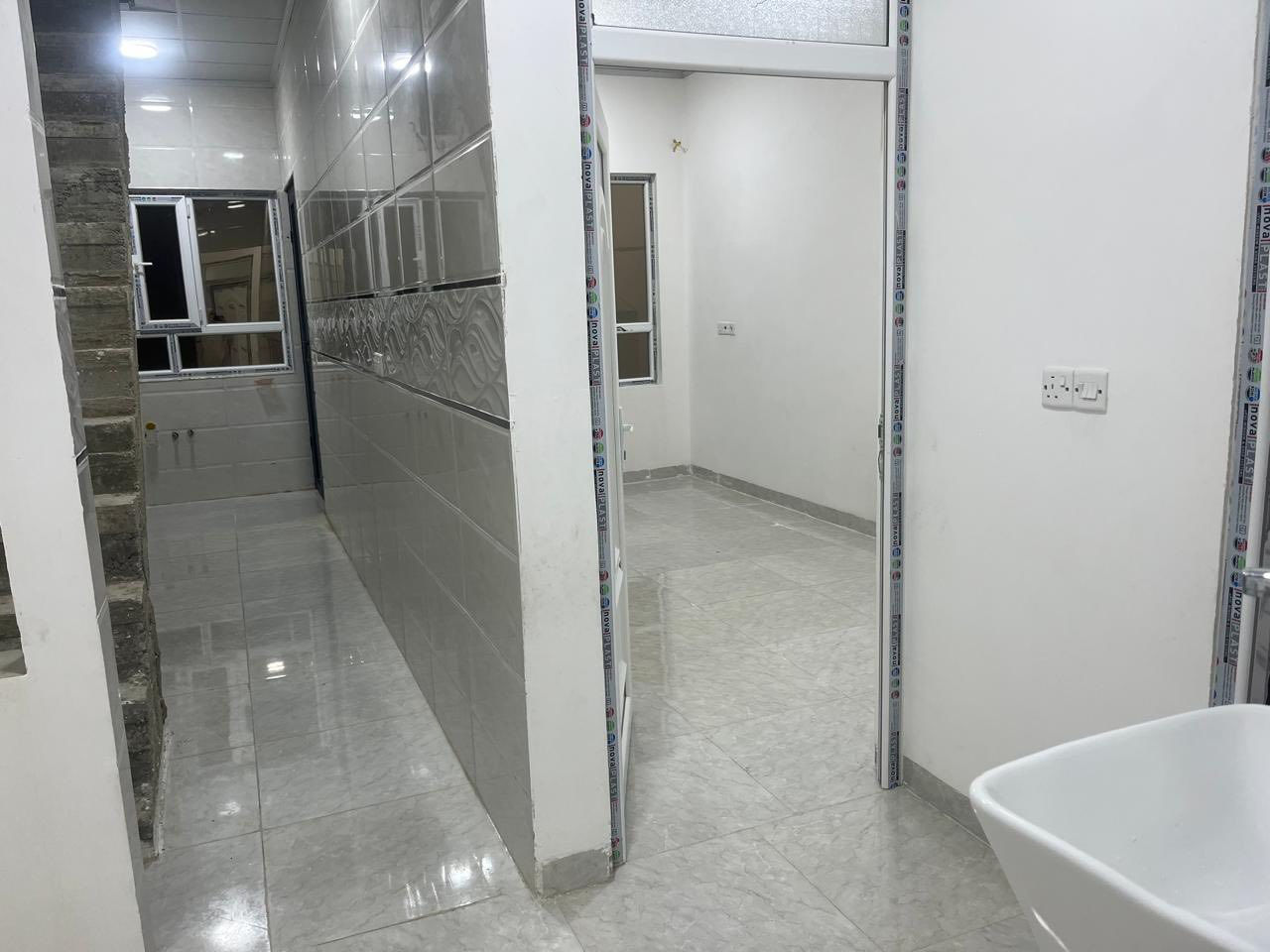 للايجار

شقة 100 متر للايجار في السماح الثانية قرب جامع الغفور 
تتكون الشقة من غرفتين نوم واستقبال ومطبخ وحمام وبيتونه
بدل ايجار 225
***********
