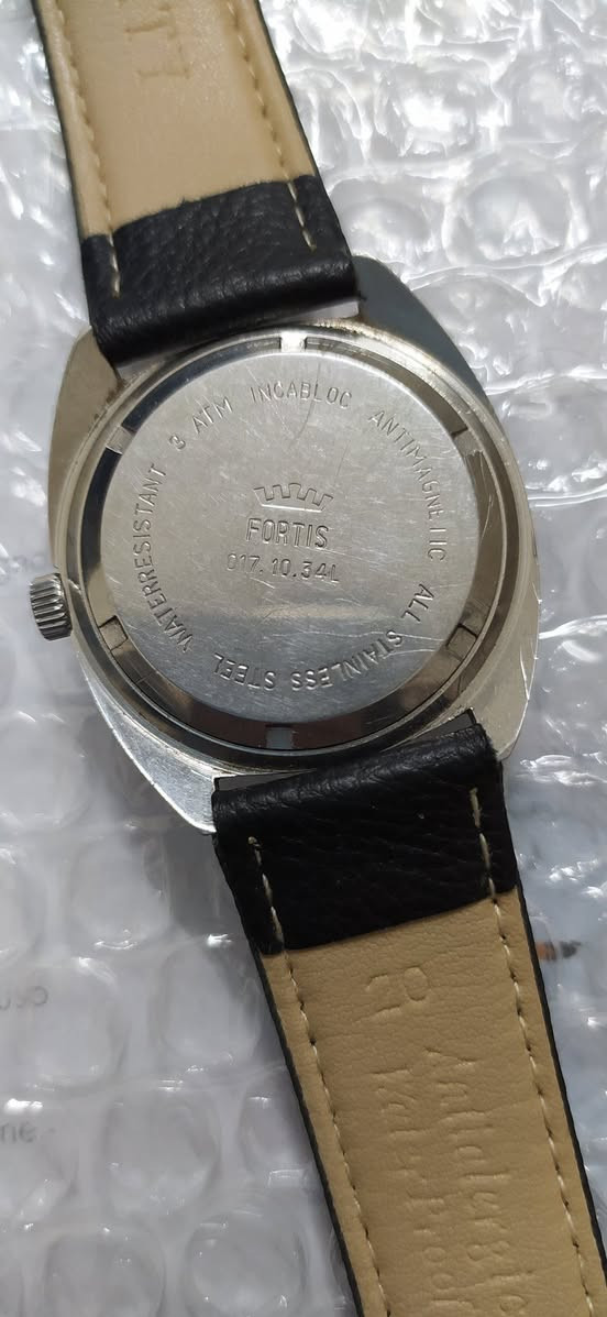 السلام عليكم هاي الساعه للبيع قديمه حيل كله اصلي بها شرط ما ملعوب بها ولا مصلحه بس القايش مو مالها اعلى سعر ابيع مكاني موصل


**إذا كنت صاحب هذا الإعلان وتريد حذفه لأي سبب، رجاءا أرسل رسالة إلى الدعم الفني**