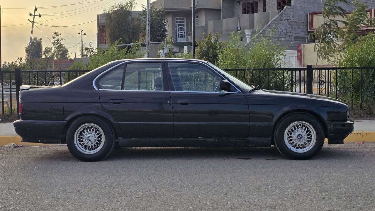 السلام و عليكم
بيع سريع ارخص ٥٢٥ بلعراق تدفئة تبريد جاهزة للاخير كير محرك اكسل جاهزة كير عادي بيهة ملاحظات بسيطة رقم ديالى بسمي السعر ٣٨ورقة و بيهة مجال 
لتفاصيل اكثر على رقمي
***********
