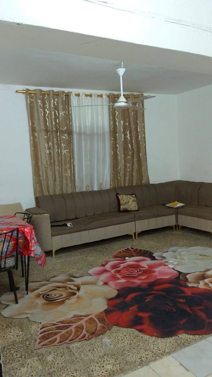 للبيع...للبيع بيت مساحه ١٣٥ متر طابو ملك صرف طابقين ٣غرف نوم بعقوبة /ناحية العبارة مقابيل دائرة الجنسية الاتصال على الرقم *********** او واتساب
