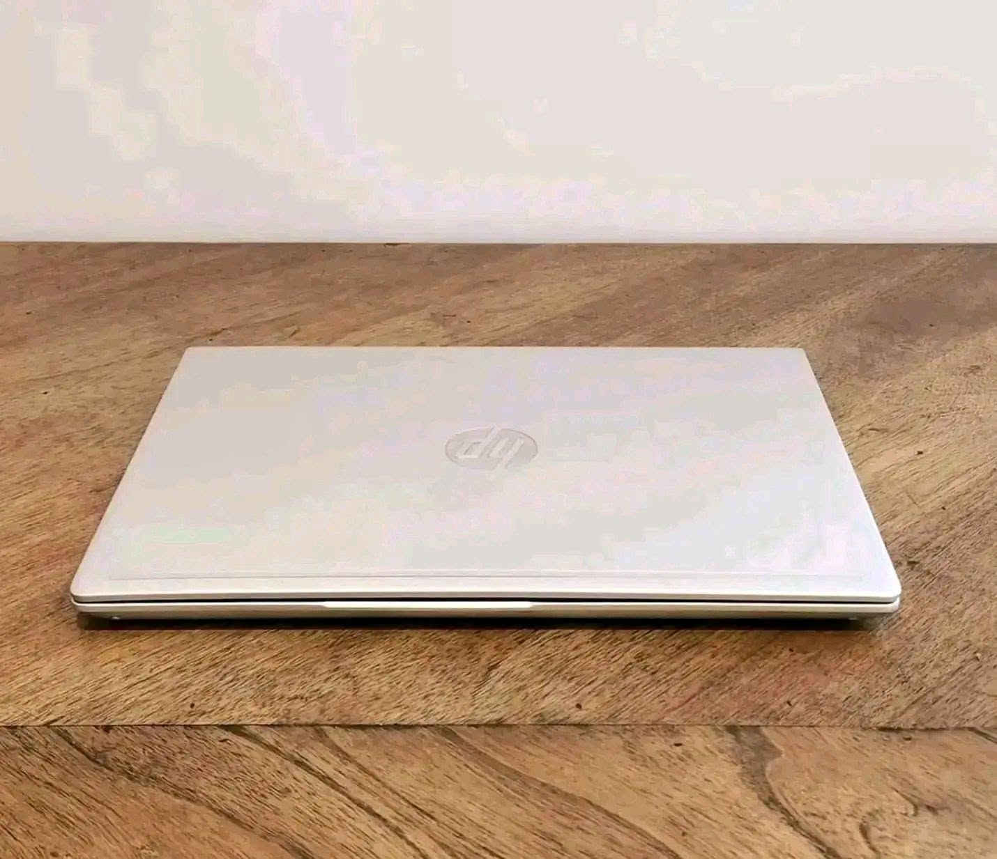 لابتوب hp probook   الجيل الثامن للبيع 
الحاسبه سوبر سلم  
المعالج core i5 الجيل الثامن
رام 8 كيكا DDR4
هارد 256 كيكا SSD
كرت الشاشه Intel Uhd 630 حجم 4 كيكا
الشاشه حجم 15.6 انج ضد التوهج دقة FHD1980x1080 
باتري ليثيوم 6 خلايا  شحن سريع 65 واط والباطرية ممتازة
كيبورد ضوئي ليزري
بصمة اصبع نضام حمايه 
كامره دقة hd
 منفذ تايب سي و رام  وhdmi وباقي المنافذ   الحاسبه كلش نضيفه وحلوه
السعر 325 الف


**إذا كنت صاحب هذا الإعلان وتريد حذفه لأي سبب، رجاءا أرسل رسالة إلى الدعم الفني**