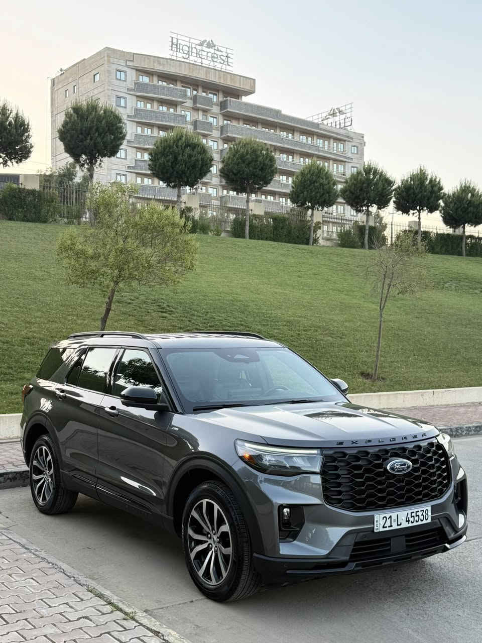 السلام  عليكم ورحمة الله وبركاته
‏‎‏‎       ——— لـلـبـيع  ———

‏‎‏‎فورد اكسبلورر   —  Ford Explorer

‏‎‏‎وراد أمريكي.     —    ايرباك البرده

‏‎‏‎الموديل           —     2025 الاصدار الجديد 

فئة.                 —      ST.LAIN

حجم المكينه   —      V4/2300T

‏‎‏‎اللون                —      نفطي   

‏‎‏‎المسافه المقطوعه —  11.000 

‏‎‏‎حاله السياره. — بدون صبغ ( التقرير مرفق مع الصور )  

‏‎‏‎المواصفات 
‏‎‏‎- بصمة تشغيل 
‏‎‏‎- بصمة أبواب 
‏‎‏‎-تشغيل عن بعد 
‏‎‏‎-ترحيب عند الاقتراب 
-نظام الملاحه 
-شاشه ديجتال
‏‎‏‎-كشنات جلد + مخمل
-حساس امامي 
-حساس خلفي
-رادارات 360درجه 
-كامرات 360درجه
‏‎‏‎- شاشه كبيره تدعم نظام الأبل كار بلي ونظام الاندرويد 
‏‎-تدفئة ستيرن 
-تدفئة كشنات
‏‎-گير ماوس 
‏‎-نظام الدفع 4WD
-اشاره بالمرايه  
‏‎-اوتو هولد 
‏‎-اوتو ستوب 
‏‎-هندبريك بصمه 
‏‎-٧وضعيات قياده 
‏‎‏‎-كشنات تدفئة 
‏‎‏‎- ستيرن بحركه كهربائيه 
‏‎‏‎- تبريد مركزي 
‏‎‏‎- بگ لايت LED 
‏‎-صندوق كهربائي 
‏‎-كشنات VIP ( منفصل )
‏‎‏‎- كود باب 
‏‎‏‎-كرسي السايق والراكب بحركه كهربائيه
‏‎‏‎-تحكم ستيرن جهتين 
‏‎‏‎-تحديد سرعه 
‏‎‏‎-مانع انزلاق 
‏‎‏‎-ليد نهاري
‏‎‏‎باقي المواصفات المعروفه 

‏‎‏‎السعر            —    اكتب تم ويوصلك السعر مباشر 

‏‎‏‎رقم السياره    —    السليمانيه  ( قبل سبوع تم الترقيم )  

‏‎‏‎موقع  السياره —      السليمانية 

‏‎‏‎للأستفسار.     —       *********** - ***********
