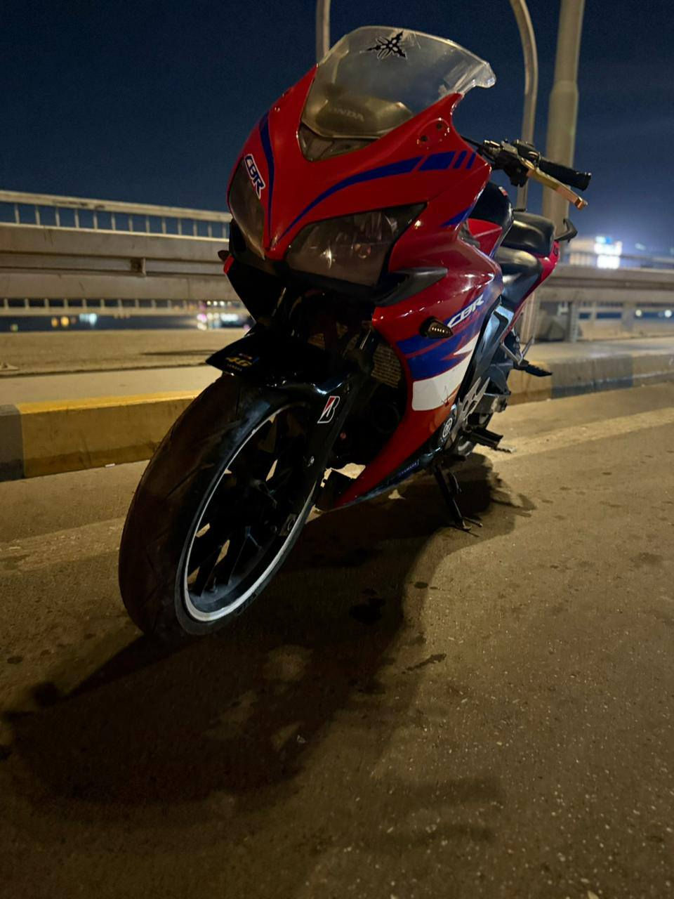 CBR500للبيع شرط كفالة عامه
دراجه مكفولة جواها زوج تايرات جديدة كل شي بيها نظيف ومتصرف عليها الف شرط احلى من الصور بهواي مكانها بغداد البياع السعر  20$ وبيها مجال بسيط ادلل اذا عجبتك وشراي اتصل واتساب ***********
