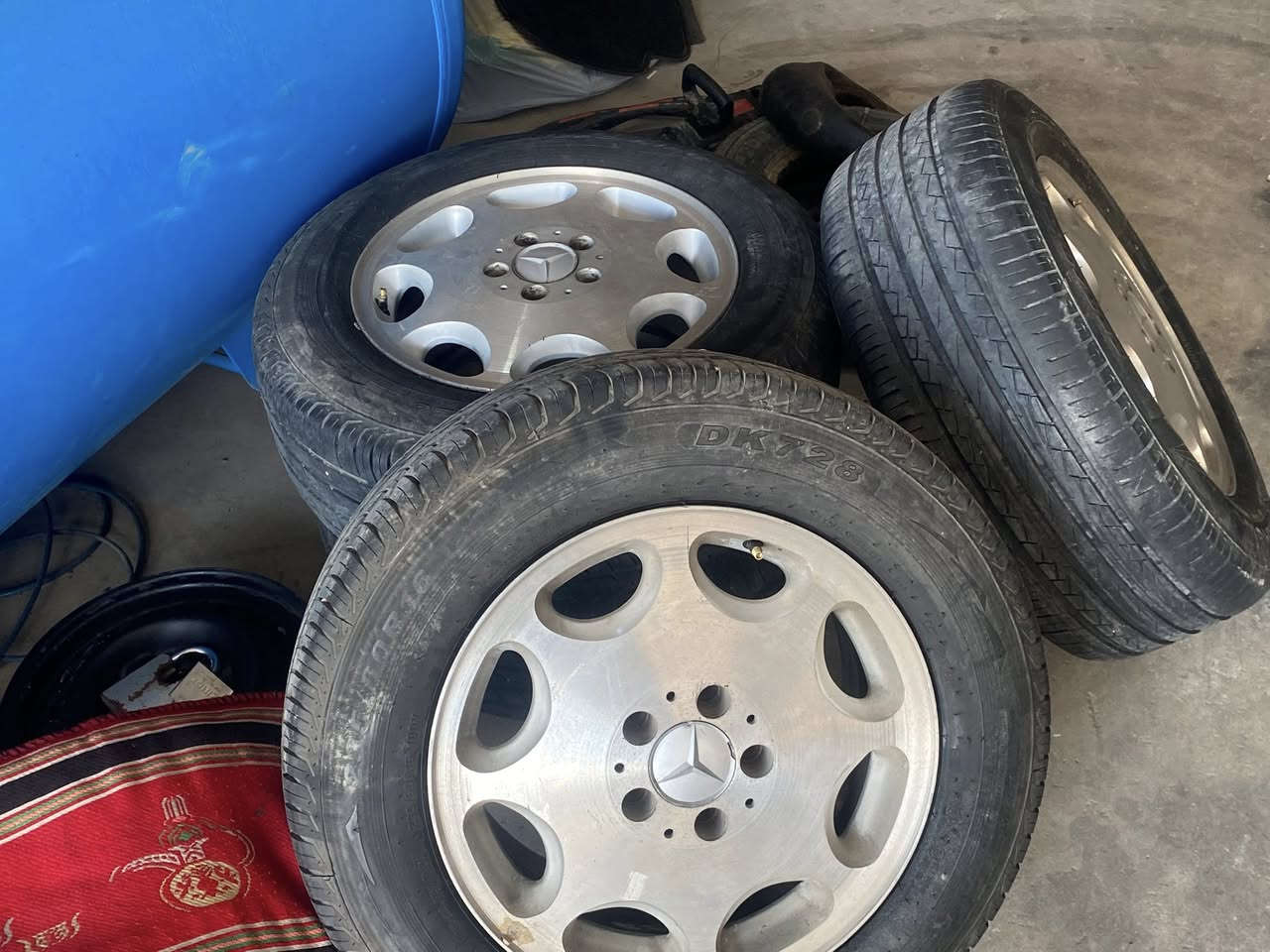 سلام عليكم تخم ويل كب مارسدس شبح جديد كلش حجم 16 سعر 400الف وبيه مجال تايرت جداد مكان واسط ***********
