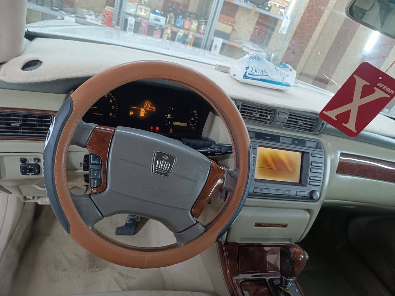 سلام عليكم جنون البيع سيارة كامله موصفات فول بدون فتحه
مكينه دي فور جبير تبريد ثلاجه كامله سيارة 

كفاله من ضربه من كصه وكلبه سيارة مسجله بشهر 4 الفحص مالتها سعر 70 تواصل ***********
