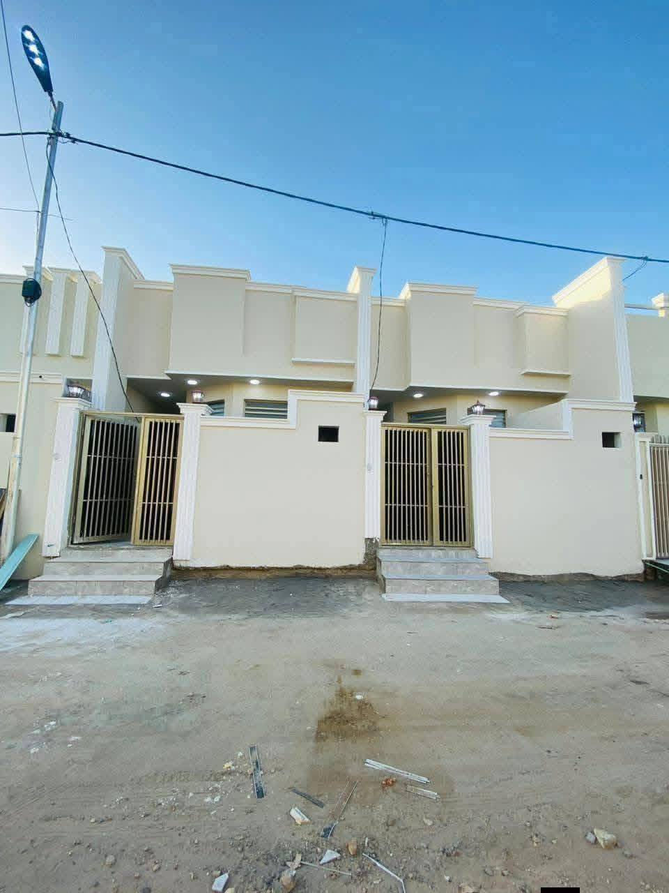 🏡دار للبيع
المساحة: 100 متر مربع
✅ #طابو_زراعي_سند_25_أقرار_محكمه
السعر: 39 مليون  (مع المجال)
الموقع: النجف شارع الصب عمود 282 

مواصفات البناء:
غرفة نوم وصاله ومطبخ واستقبال حمامات داخليه وخارجيه وكراج 
بناء مرتب (أساس + سقف كونكريت + طابوك)
أرضية بورسلين أبو الـ 60

الخدمات:#بعد_عن_سوق_100م
ماء كهرباء مدارس سوق تبليط مولد

للاستفسار والاتصال
*********** او واتساب
