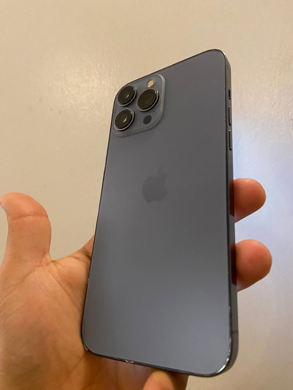 للبيع آيفون 13 برو ماكس شرق اوسط 
ذاكره 256
بطاريه 100 شحن كلش زين 
مبدل شاشه اصليه فيس إيدي شغال 
فقط عدي فلاش واكف تصليحه 10 آلاف 
سعر 400 قفل قفل قفل
مكاني بغداد بلديات 
***********
