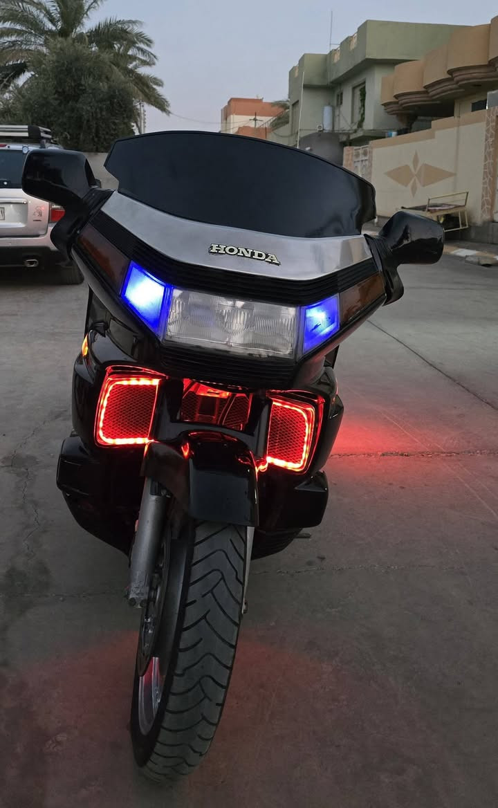 سلام عليكم
اخوان عندي هاي الكولد...
موديل (89)...
كير ومحرك بشرط جديده مصارلها سنه داخله للعراق مال رمبه...
كهربائيات مابيها عيب..
جك البك شغال...
بطاريه جديده...
حماوه ما تصعد أكثر من ربع...
بيها نواقص بسيطه مثل قمجي كيلو متر...
قبغ  صفاحيه الي بجنطه ...
اوراقها موجوده
او مرواس بشادو او ستد او دراك ستار بس كون ( مرقمه)  وكلاسك
مكاني ديالى ناحية السعديه الجبل 
 هذا رقمي ***********  مع الحساب همات موجود بيك خير 
مو شراي لتعبني وتكسر بيها
