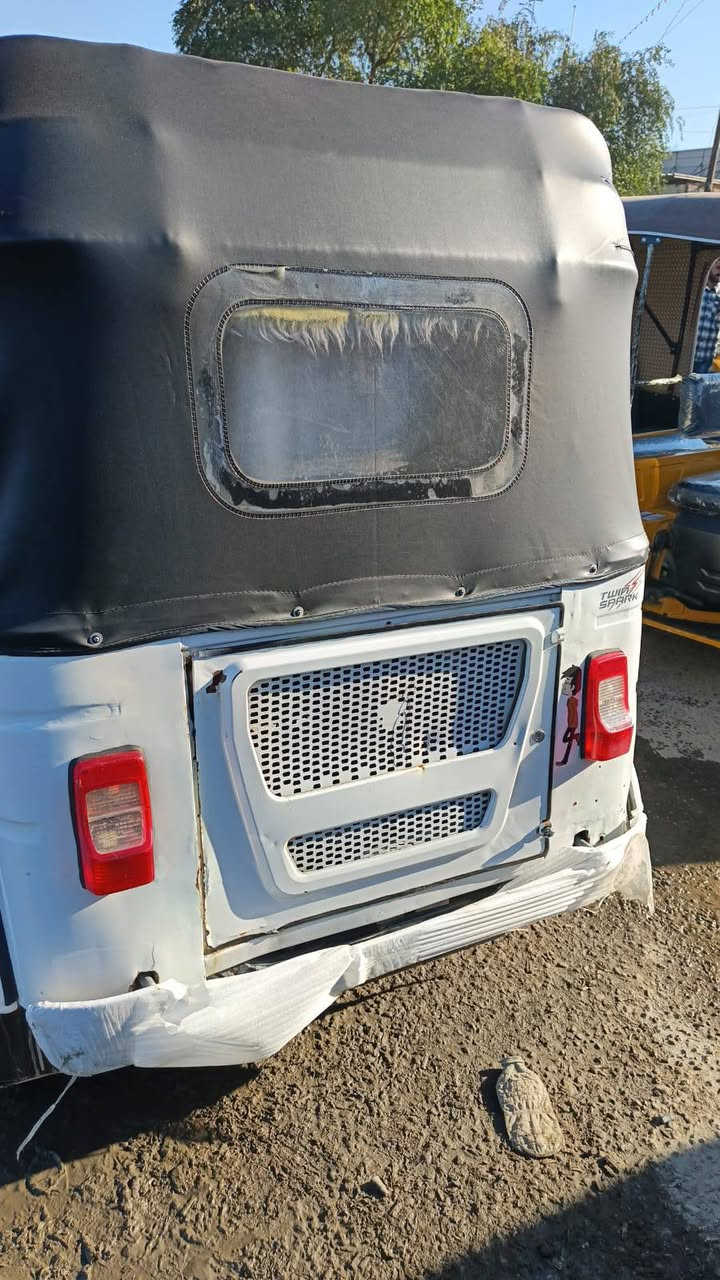 سلام عليكم تكتك للبيع مديل 22 بيه صفحه صبغ و صفحه ثانيه بيها ضربه ترجع على بارد ا المكينه مكفولة عرضها , 6800 و بيها مجال قليل الرقم ***********
