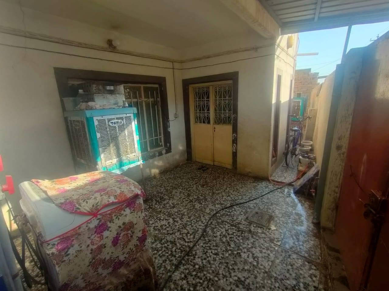 بلااااششششش‼️‼️
وبسعر مناسب جداً‼️
 
دار للبيع - طابو صرف
200 م
ثاني بيت في الفرع
يحتوي على غرفه نوم 2 + هول + استقبال + كلدور + حمامات 2 
البيت اعلى من الشارع بشبر
ماء خطين وتبليط ومجاري وكامل الخدمات

مطلوب للمصرف ٣٣ مليون قرض ترميم
ينباع على الطلب وينباع حر حسب شنو يريد المشتري

📍 الحله / نادر الثالثه نهايه فرع مدرسة غزة وقرب حسينيه قائم ال محمد 
للأستفسار الاتصال : واتساب + اتصال 
 ***********  .... 
***********  ....
