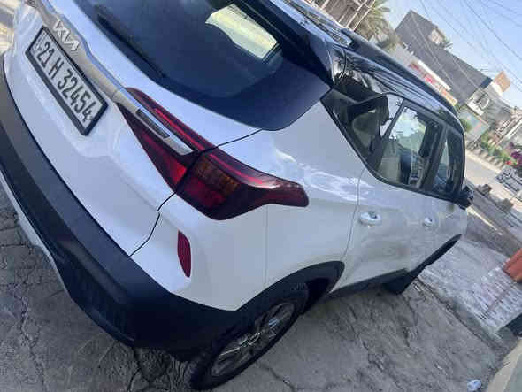 كيا سليتوس موديل 2022 رقم سليمانية   
خلبجي تو كلر
محرك 1600
ماشيه 75 الف
سياره بعدها ع وضع الشركة سبير منازل
فول الفول عدا الفتحة
بصمة تشغيل عن بعد 
بصمة ابواب
قطعتين تبريد

حساسات خلفية

  انظمه قيادة
شاشة اعطال
شاشه كبيره تدعم ابل كاربلاي
كاميره خلفيه داوره
مانع انحدار 
مانع تزحلق
فول تحكم استرين 
وباقي المواصفات المعروفة
السعر 168وبيه مجال
مكان السيارة ديالى للاستفسار *********** المقدادية
