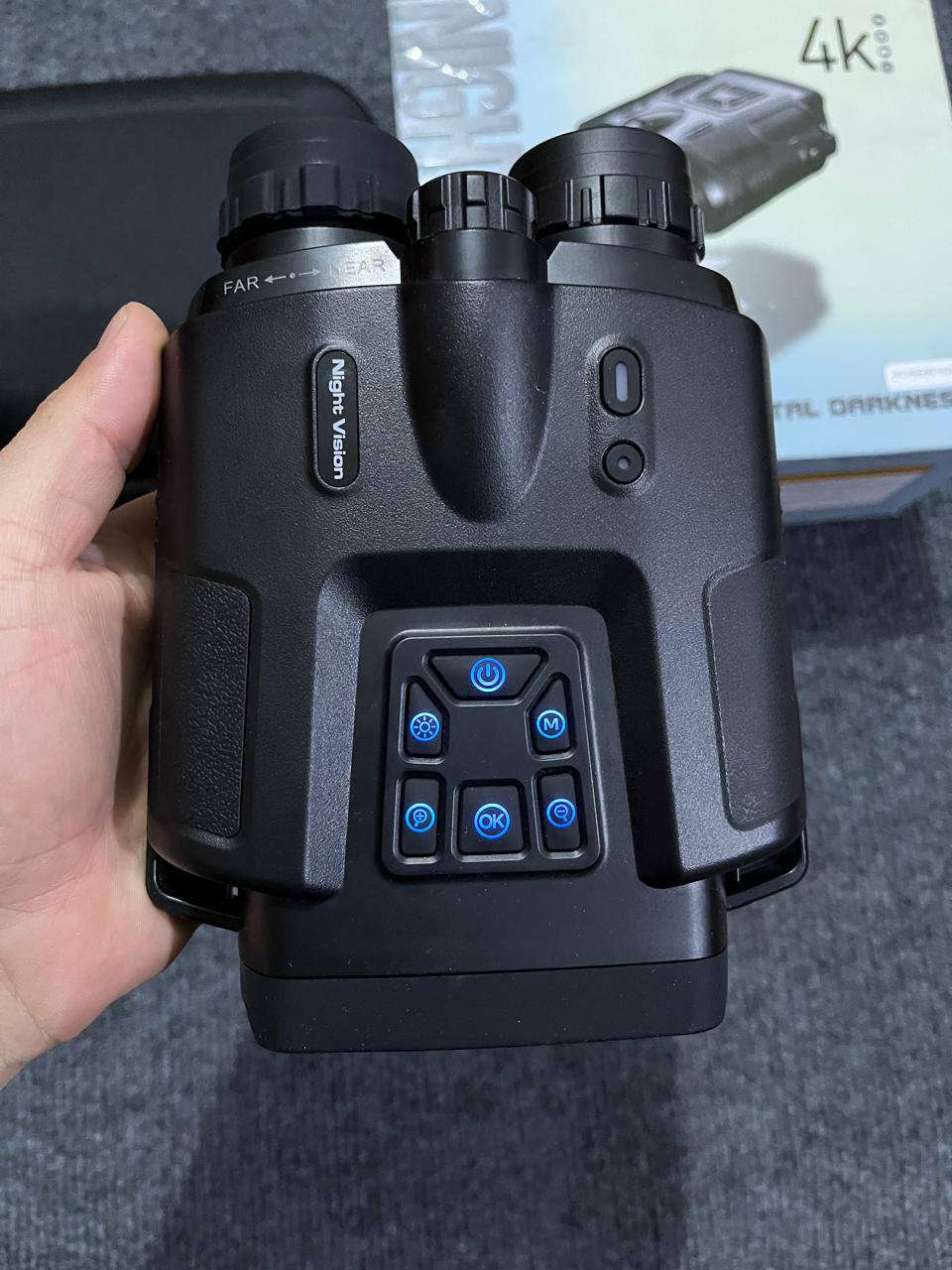 هذا المنتج هو منظار ليلي رقمي (Digital Night Vision Binoculars) يُستخدم للرؤية في الظلام التام. 
الدقة: يتميز الجهاز بقدرة تسجيل وعرض فيديو بدقة 4K.
الرؤية الليلية: يحتوي على تقنية الأشعة تحت الحمراء للرؤية في الظلام المطلق.
الملحقات: يأتي مع حقيبة حمل صلبة للتخزين والحماية.
الاستخدامات: مناسب لأنشطة مثل الصيد، المراقبة، والاستكشاف الليلي.


**إذا كنت صاحب هذا الإعلان وتريد حذفه لأي سبب، رجاءا أرسل رسالة إلى الدعم الفني**