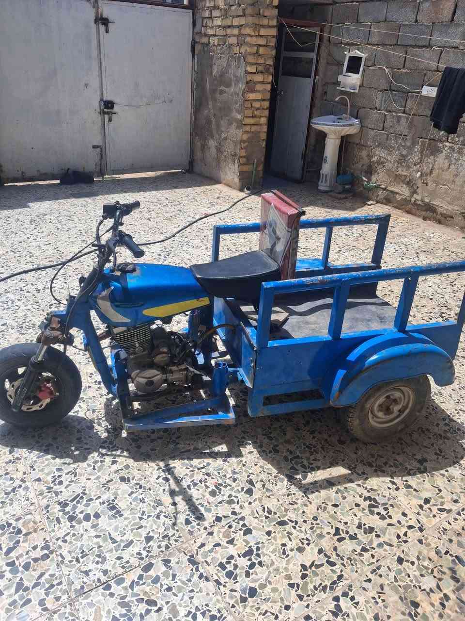 ستوته للبيع''صناعه يدويه يعني تسكام'' محركها شاده كارتون برغي ما مفتوح بيه.سعرها٦٥٠وبيها مجال بسيط.مكانها الكوت شارع النفط***********

