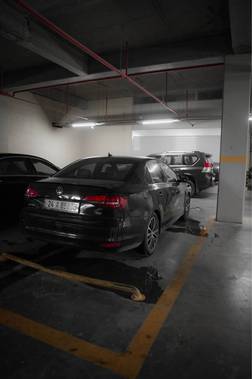 سلام علیکم jetta 2016 tsi مەکینە ١٨ تۆربۆ سپۆرت فول مواصفات بەس سلاید نیە ، ٤ پارچەی سبوخە و ٢ جێی گچکە تەعدیلی هەیە و ئێرباگ شان و سوکان ، سەیارەکە هەموو شتی نوێیە و بە شەرتە هەزە و سەنەوی ، ١٠٤ هەزار مایل ڕۆیشتووە  
*********** أربيل, العراق
