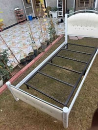 سرير • أثاث • غرفة نوم