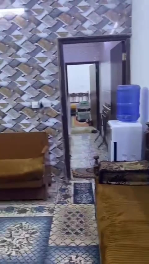 سلام عليكم يتوفر لدينا 50م مسلح قاط ونص للبيع في الحريه الاولى شارع المشتل موقع البيت بصف الركن و قريب على باته يعني موقعه كلش حلو يحتوي على صاله و حولي و مطبخ و خدمات و منور و غرفة نوم و الطابق الثاني حولي و غرفه نوم و سطح ناصي عالي للاستفسار اكثر الاتصال على مكتب زمزم للعقار 
***********
