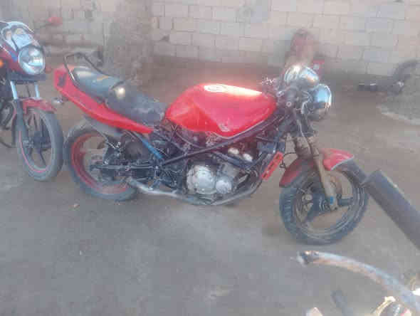 سلام عليكم بطح ربع للبيع دراجه شغاله بس متروكه سعرها ٢٥٠ وبيها مجال او مراوس هم يرهم هاذ رقمي  ‏‪0785 713 9089‬‏
