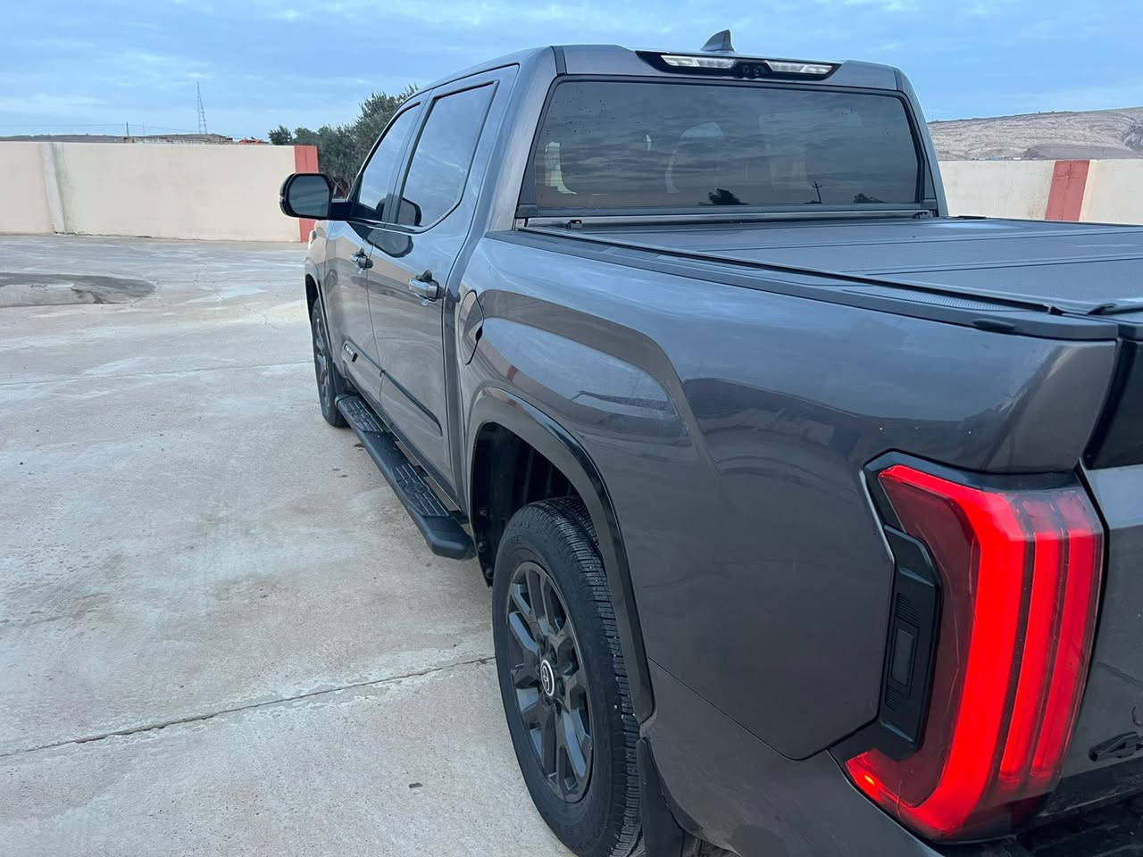 السلام عليكم ورحمة الله 

   تويوتاا تاندره 2024  وارد كندي كلين سياره 
  مواصفات. بلاتينيوم  TRD   

  السياره فول مواصفات. 
    معروف. ال بلاتنيوم داخل جلد طبيعي يجي 
ً.  مطعم صاج وا خيط ازرك. 
   
   السياره بانزين. مو هايبردد 
      سياره جديده اب معنى الكلمه.  لحد يقارنه بل مهجوم
    
   رجأن. بس الشراييراسل خاص بل خير على ياخذه 

  مكان السياره. بغداد. او. الموصل.


**إذا كنت صاحب هذا الإعلان وتريد حذفه لأي سبب، رجاءا أرسل رسالة إلى الدعم الفني**