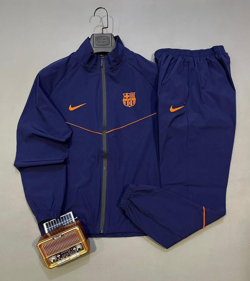 وتربروف اصلي
القياسات M L XL 2XL3XL
العنوان/السماوة /تقاطع الأسكان/قرب مقهى الأسكان 
واتساب ***********
